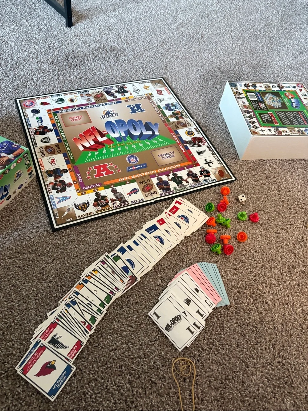 Vintage Complete Vintage NFL-OPOLY The Game of Champion Football Quarterback Clu